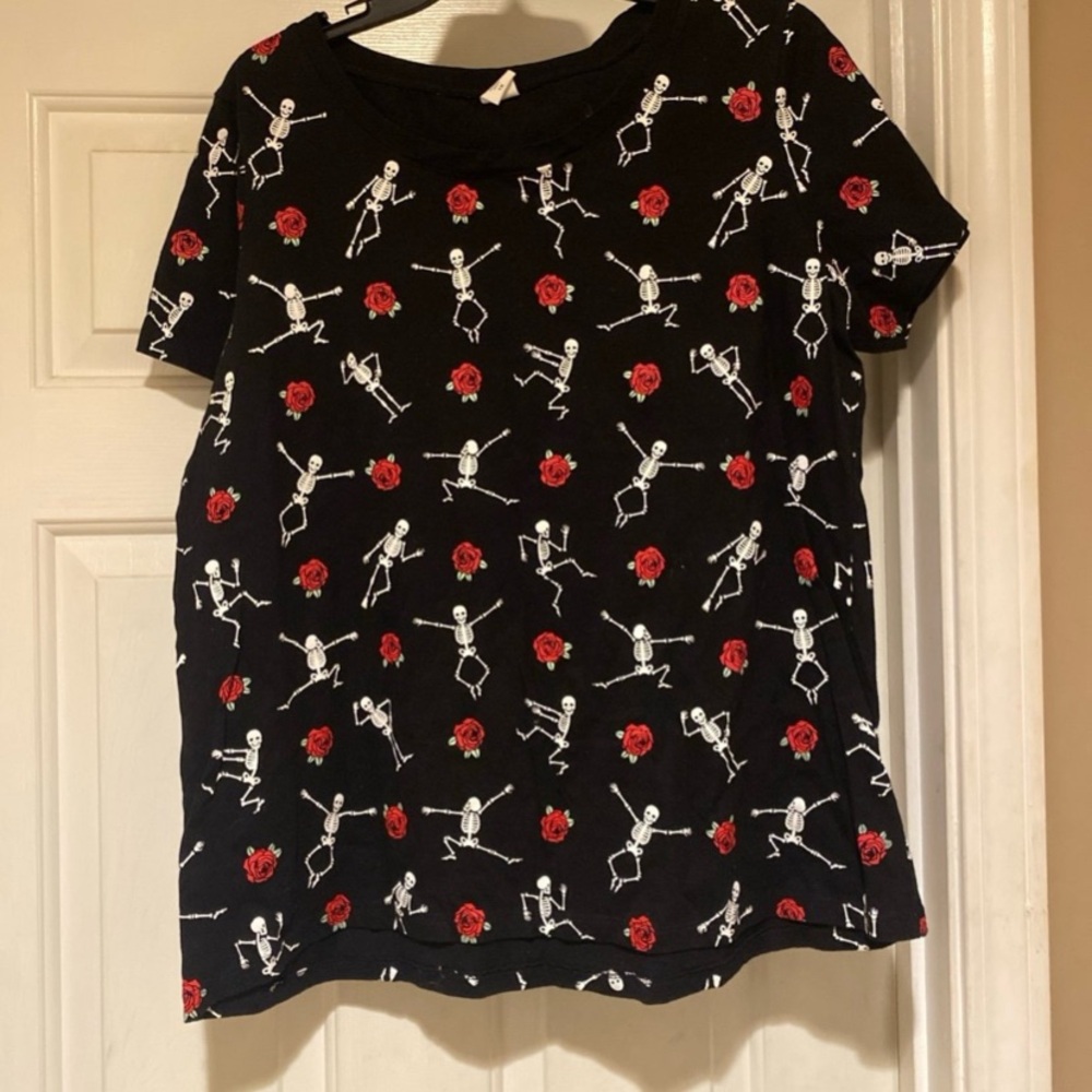 Electric Pink Skeleton/Rose All Over Print Women’s Size 1X Short Sleeve Shirt